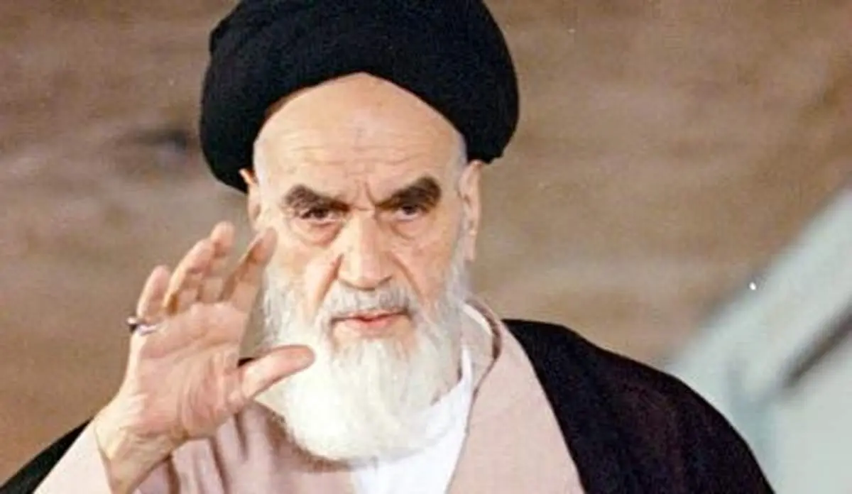 فیلم کمیاب از لحظه وداع خانواده امام خمینی(ره) با ایشان