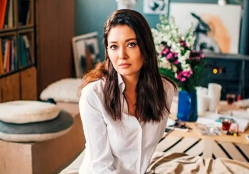 چهرۀ «نورگل یشیلچای» با چادر در ایران