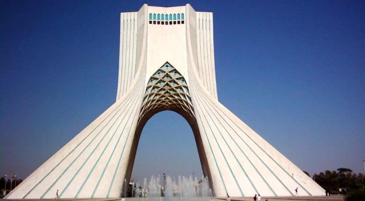 تصویری کمتر دیده شده از ساخت برج میدان آزادی در سال ۱۳۴۹