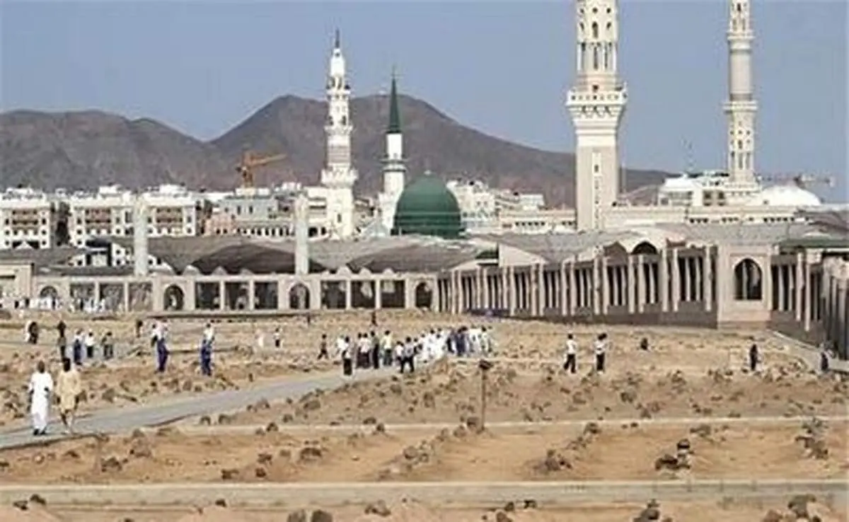 زنان از مشاهده قبرستان بقیع محروم شدند!+ فیلم