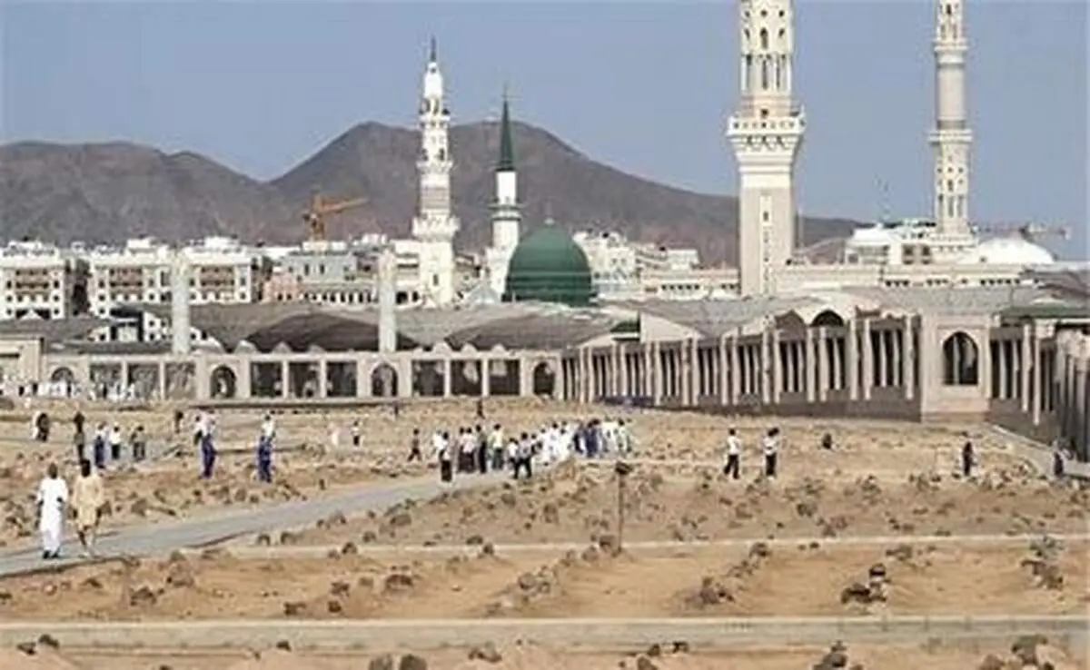 زنان از مشاهده قبرستان بقیع محروم شدند!+ فیلم