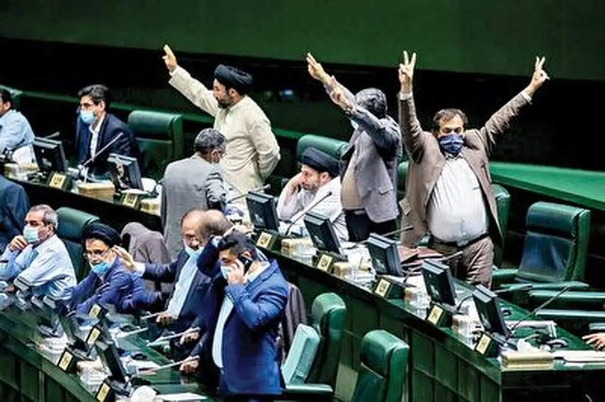 استقبال عجیب از همسر آقای نماینده خبرساز شد!+ فیلم
