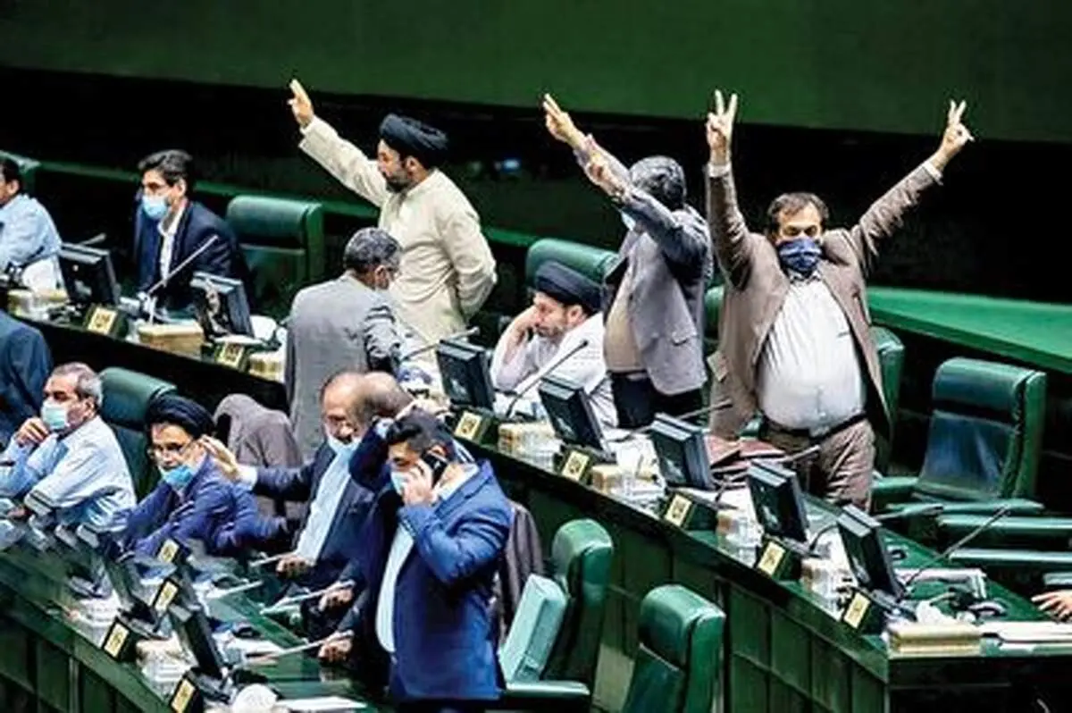 استقبال عجیب از همسر آقای نماینده خبرساز شد!+ فیلم