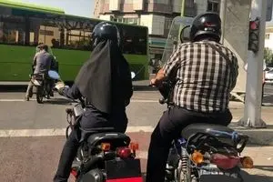 اظهار نظر عجیب یک روحانی در رابطه با موتور سواری زنان سوژه شد + عکس