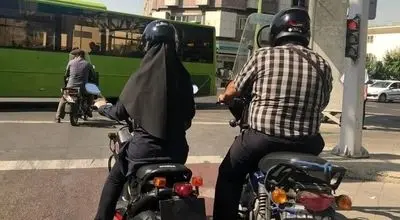 اظهار نظر عجیب یک روحانی در رابطه با موتور سواری زنان سوژه شد + عکس
