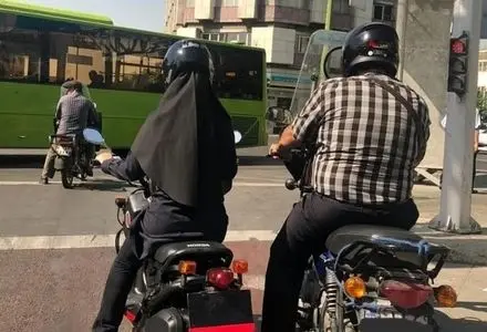 اظهار نظر عجیب یک روحانی در رابطه با موتور سواری زنان سوژه شد + عکس