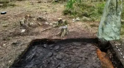 یک تخت سنگ معمولی که اثر تاریخی ۳۷۰۰ ساله از آب در آمد!