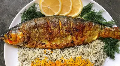 ماهی کبابی؛ راز تردی و عطر دودی در سفره‌های شمالی 