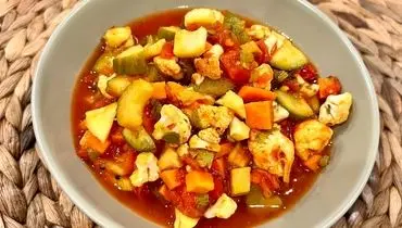 تهیه ترشی خوشرنگ و پرطرفدار: ترشی سالاد فصل با طعم بی‌نظیر رب گوجه فرنگی!