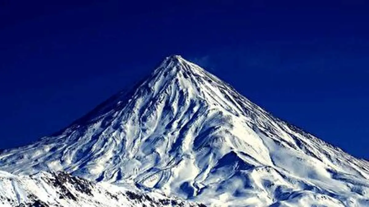 تلاقی زیبای قله باشکوه دماوند و جبیرهای پارک ملی کویر مرکزی ایران+ فیلم