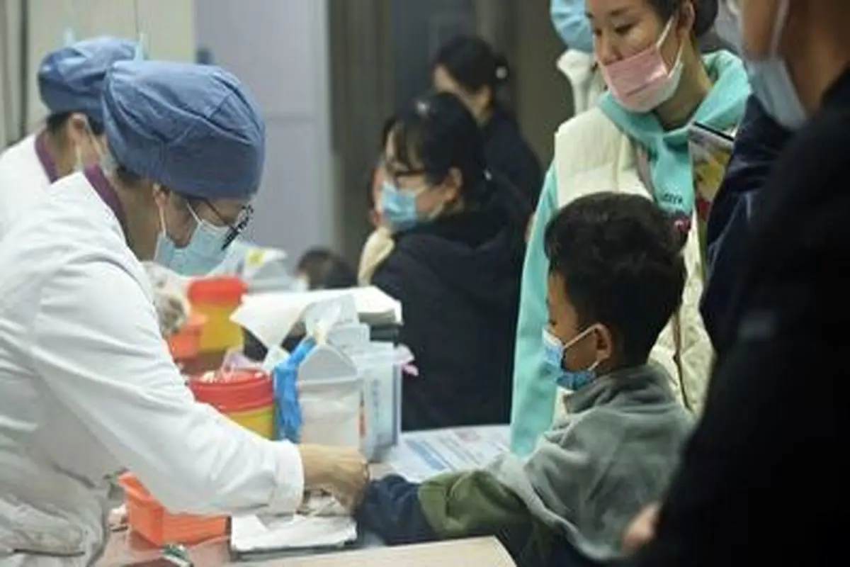 هجوم چینی ها به بیمارستان‌ها در پی شیوع بیماری‌های تنفسی+فیلم