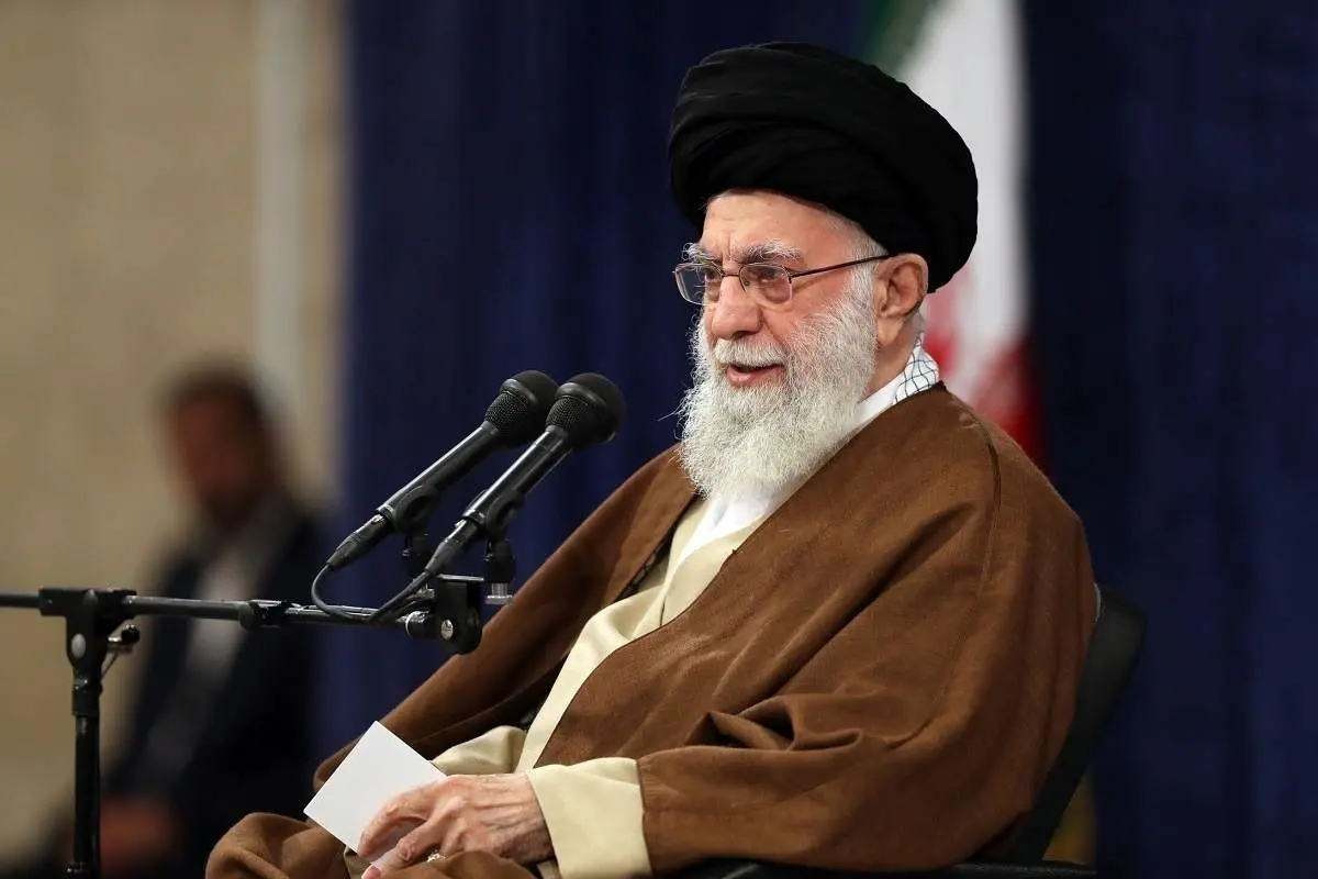 تیپ متفاوت برخی حاضران در دیدار امروز با رهبر انقلاب+ عکس