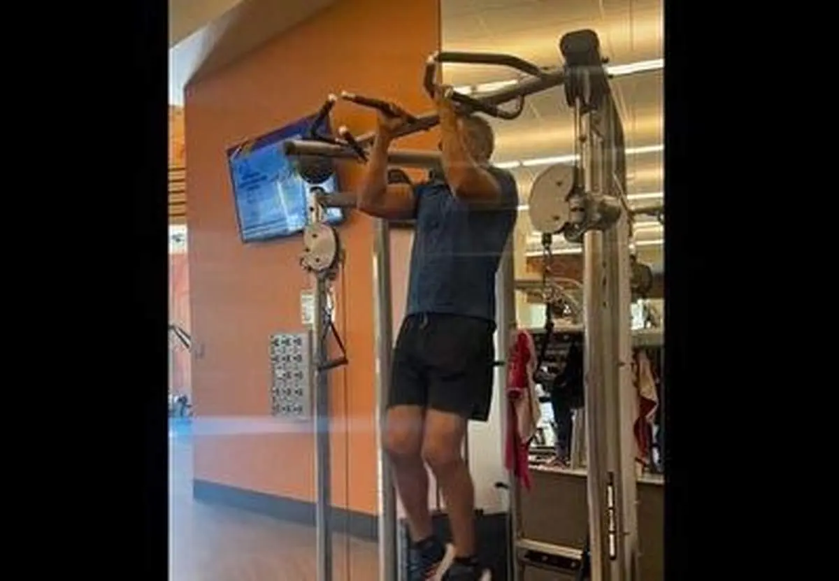 تمرینهای دیدنی عقاب آسیا در ۵۸ سالگی+ فیلم