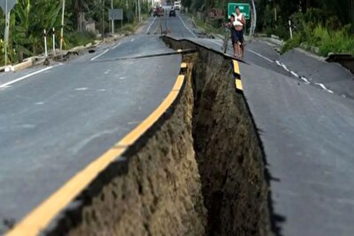 صحنه هایی تکان دهنده از لحظه زلزله ۷.۷ ریشتری امروز در فیلیپین+ فیلم
