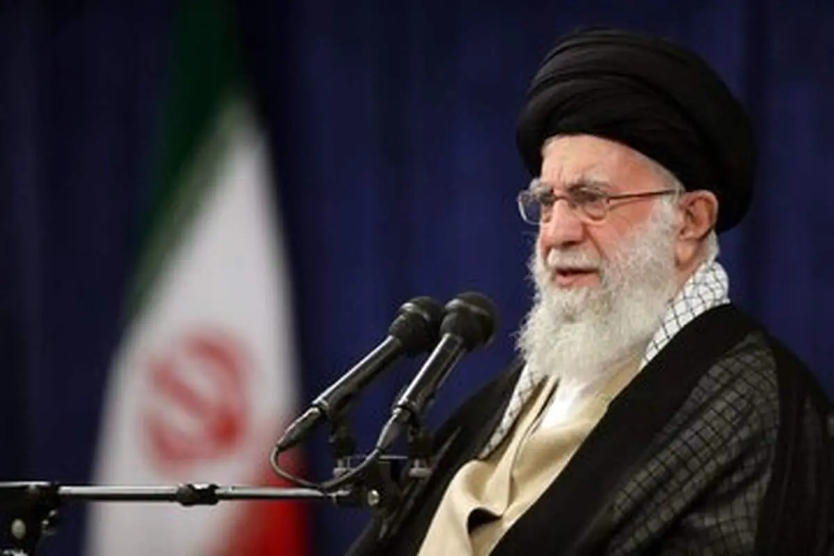 تصویری جالب از رهبر انقلاب در متروی تهران