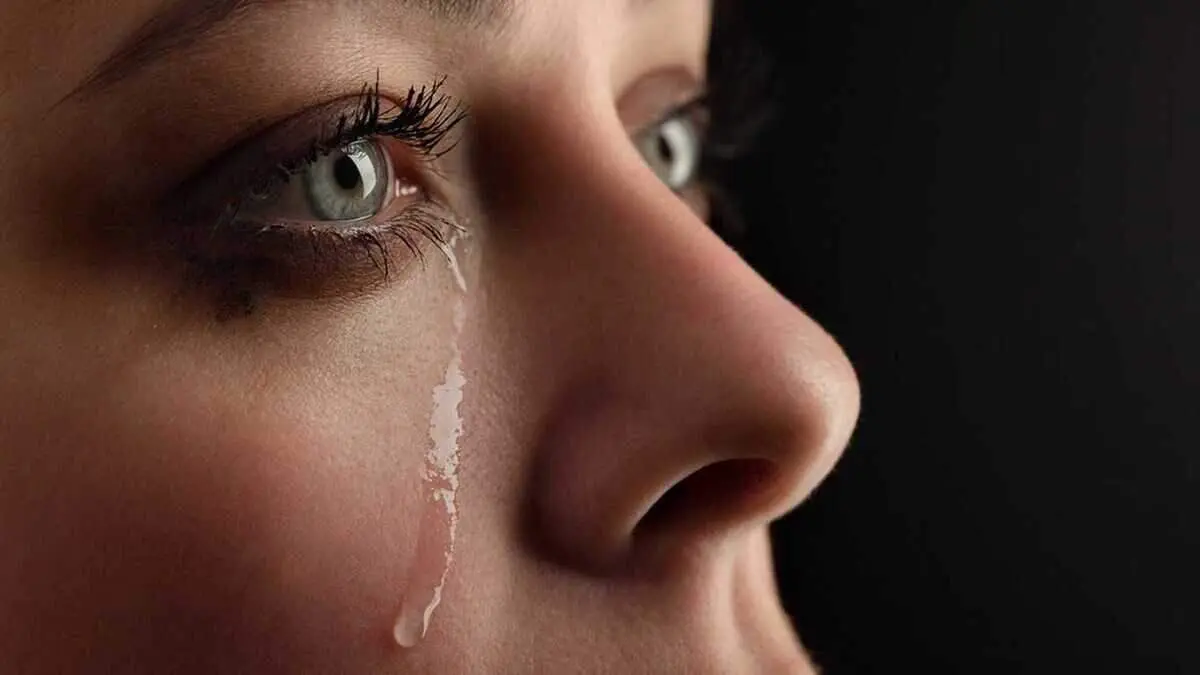 گریه کردن بر روی چین و چروک صورت تاثیر میگذارد؟
