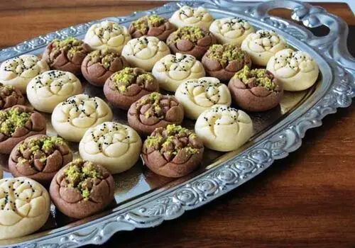 شیرینی خرمایی سالم و خوشمزه بدون نیاز به فر و همزن+ فیلم/ اموزش شیرینی خرمایی بدون نیاز به پخت