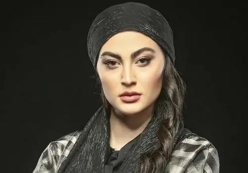 خوشحالی تماشایی و  دسته جمعی بازیگران مطرح در سالن فجر به هنگام گل دوم ایران+فیلم