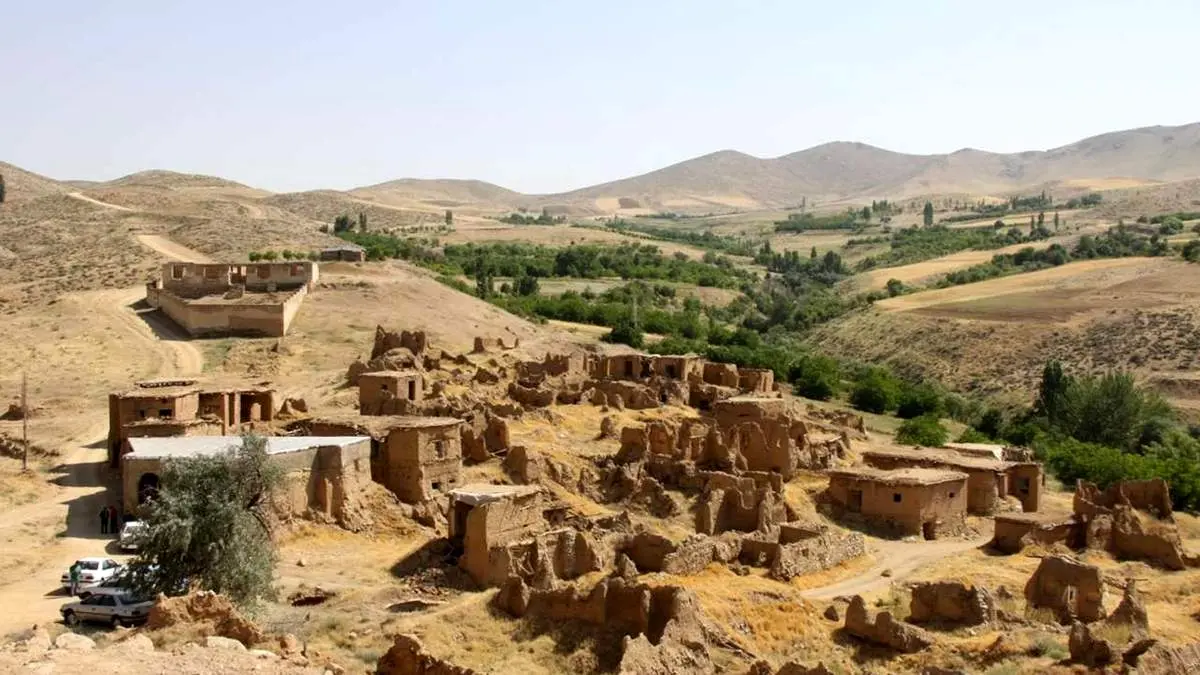 قلعه تاریخی معروف در لرستان آتش گرفت