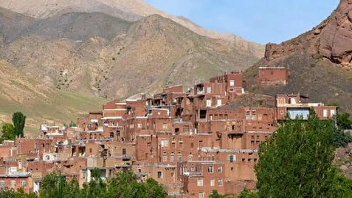 ابیانه، نگین سرخ حاشیه دشت کویر+ فیلم