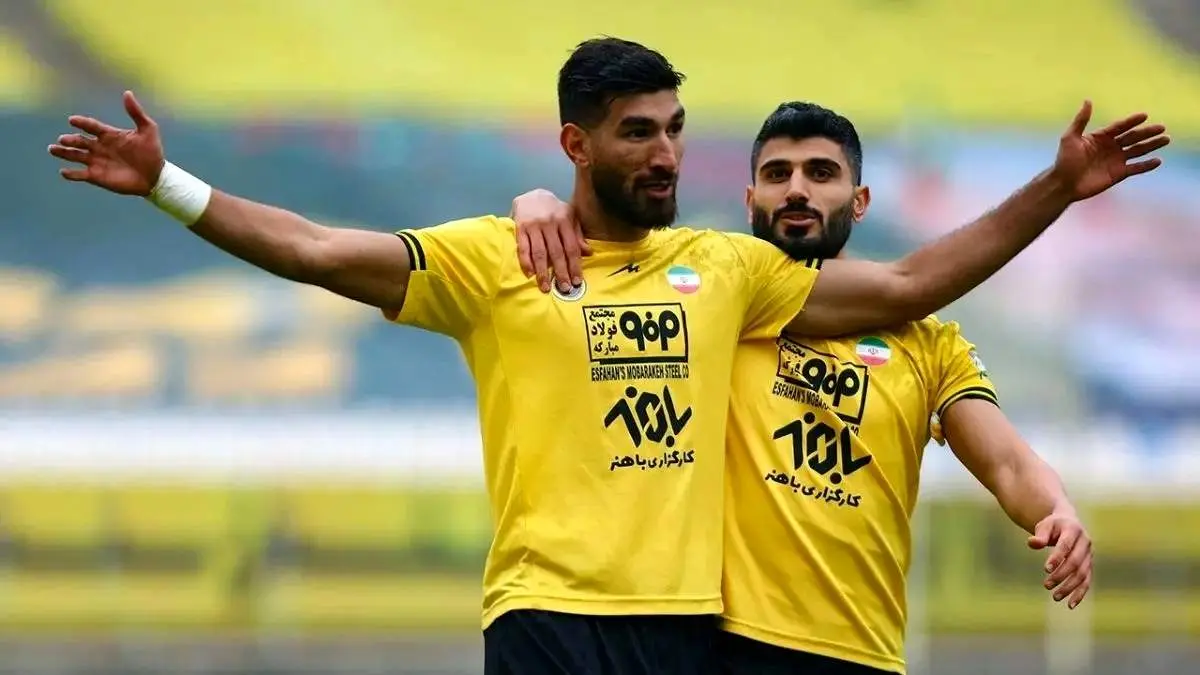 لحظه برخود گل سوم سپاهان به دروازه استقلال خوزستان+فیلم