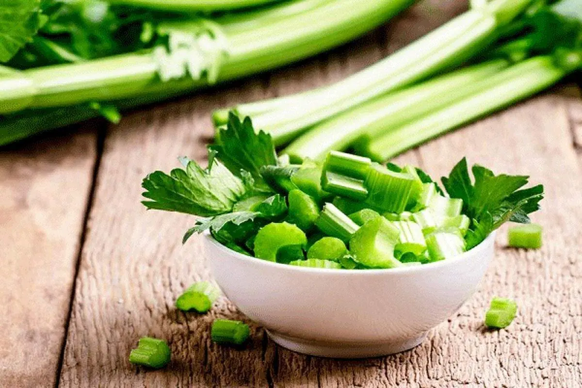 فواید معجزه‌آسای این سبزی در بهبود گوارش و کنترل وزن
