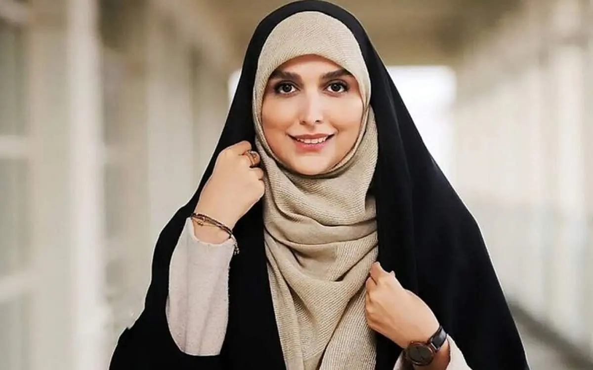 تصویری از مژده لواسانی وسط دریا روی قایق تفریحی