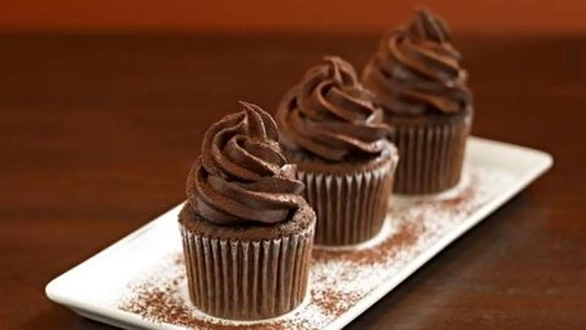 طرز تهیه کاپ کیک شکلاتی بدون نیاز به فر+ فیلم