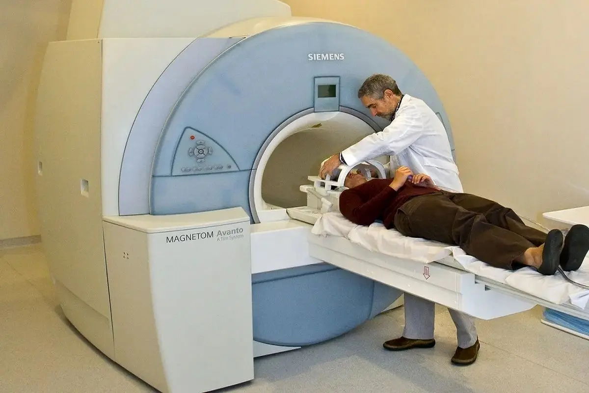 پیامد ناگوار برای این زن که با خود اسلحه به دستگاه MRI برد!