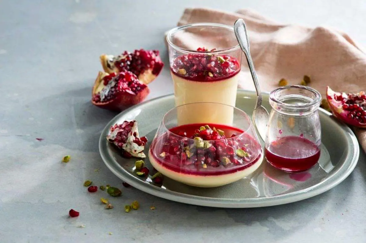روش تهیه دسر پودینگ انار مجلسی برای شب یلدا