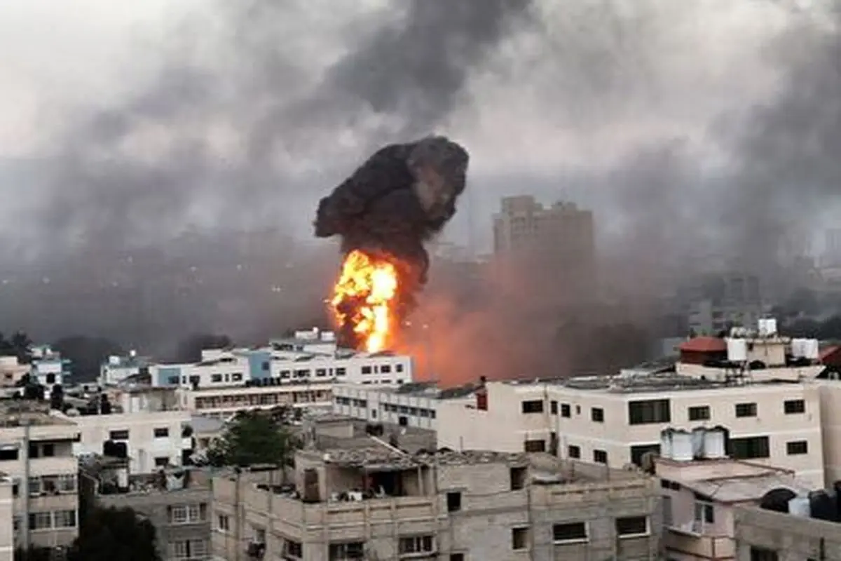 آتش‌زدن یک مدرسه توسط اسرائیل در غزه+ فیلم