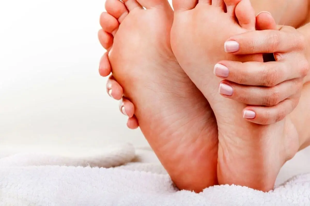 بهترین درمان برای تورم کف و قوزک پا