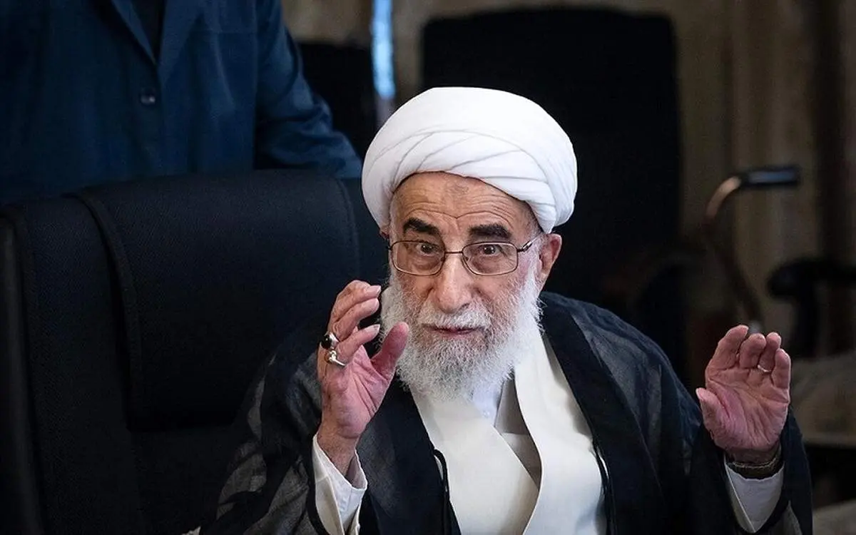 تصویری کمیاب از حضور آیتالله جنتی و خلخالی در انقلاب ۵۷