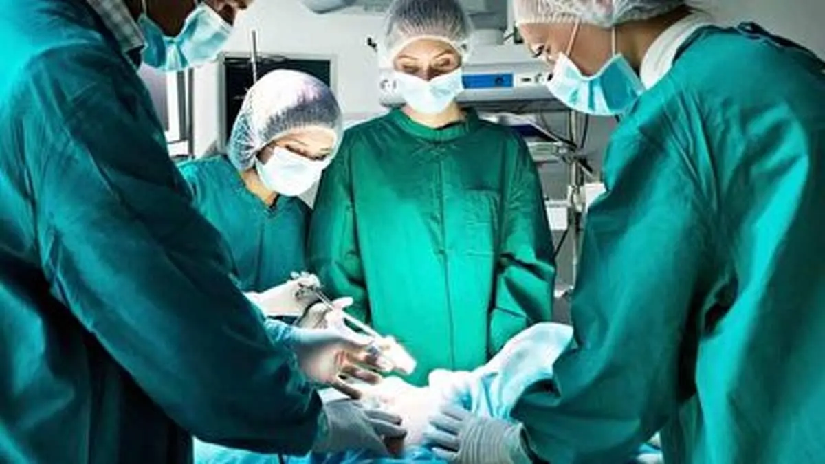 خروج ۳کیلو پیچ و مهره از شکم یک بیمار در اهواز+ فیلم