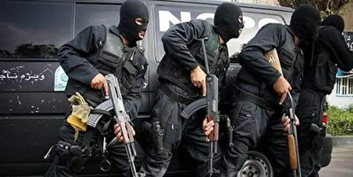 لحظاتی از غافلگیری سارقان مسلح پرند توسط پلیس+ فیلم