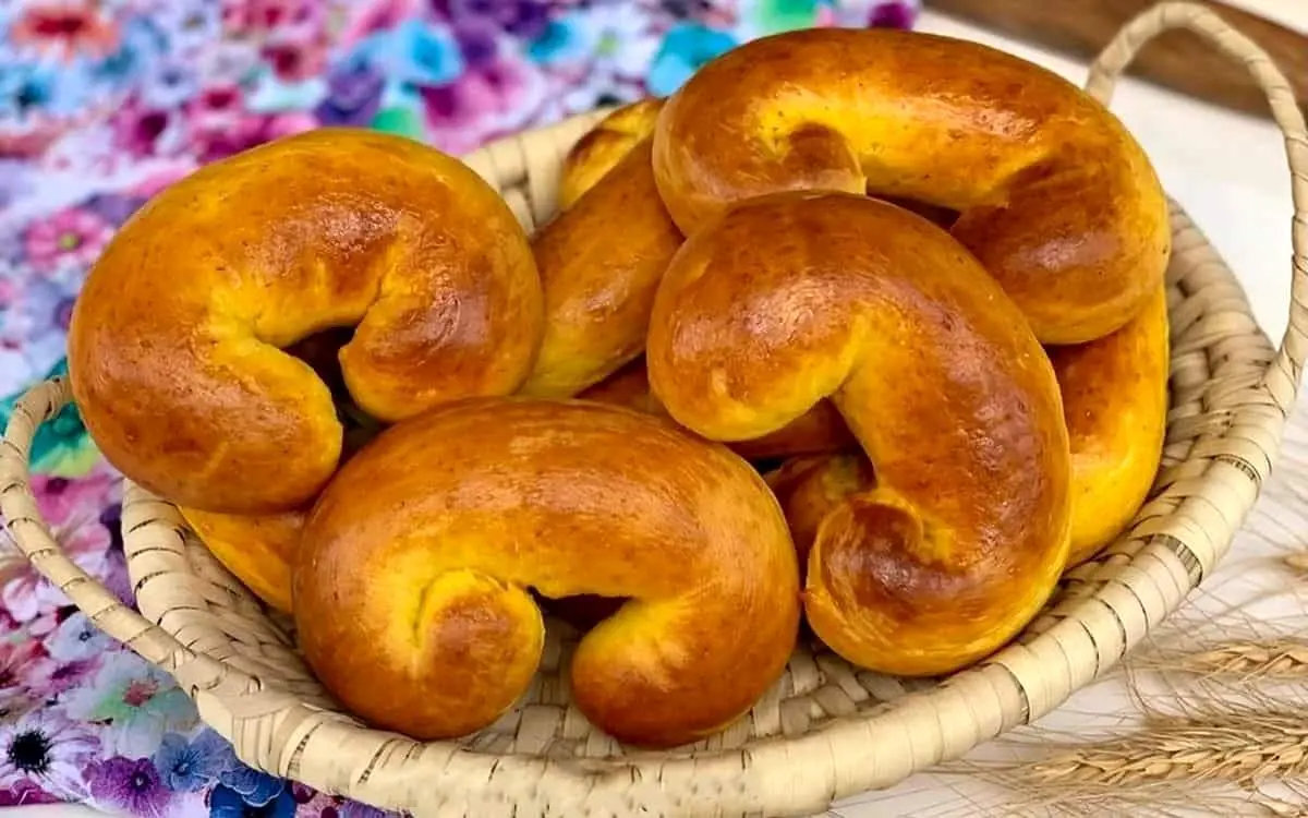 روش تهیه نان زعفرانی سوئدی برای صبحانه