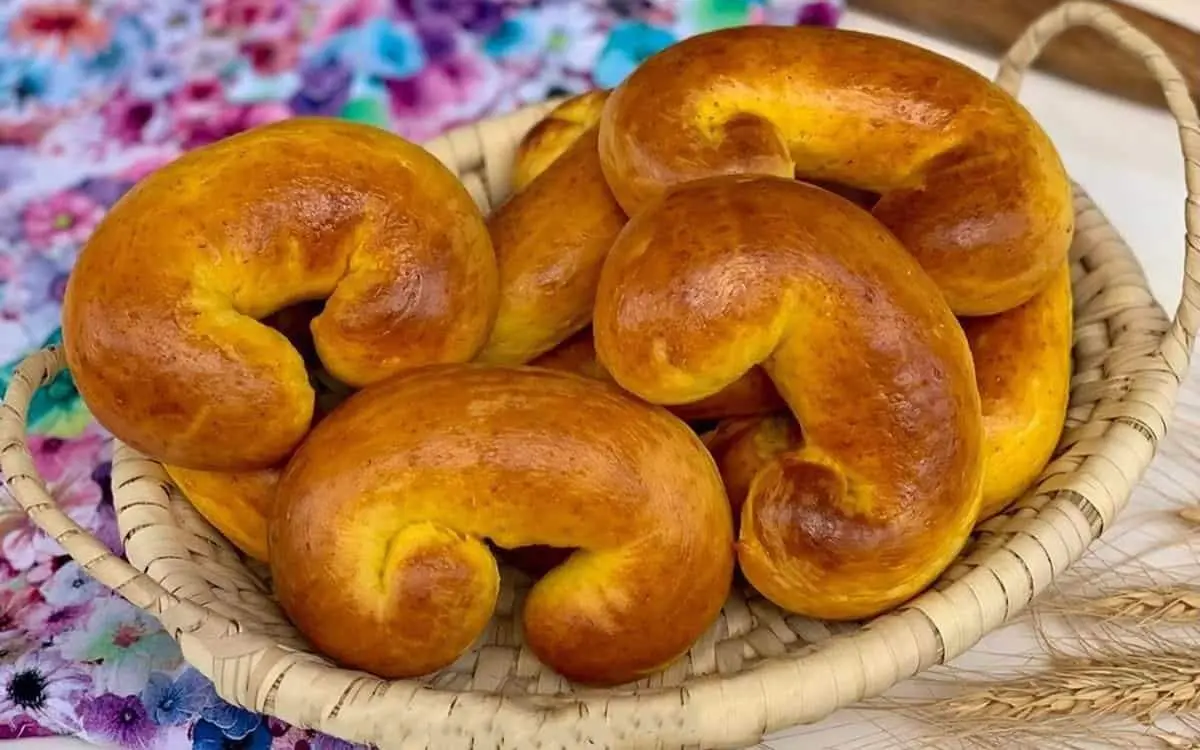 روش تهیه نان زعفرانی سوئدی برای صبحانه
