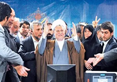 ۲ قاب عکس خاص در دیدار امروز رهبرانقلاب +عکس

