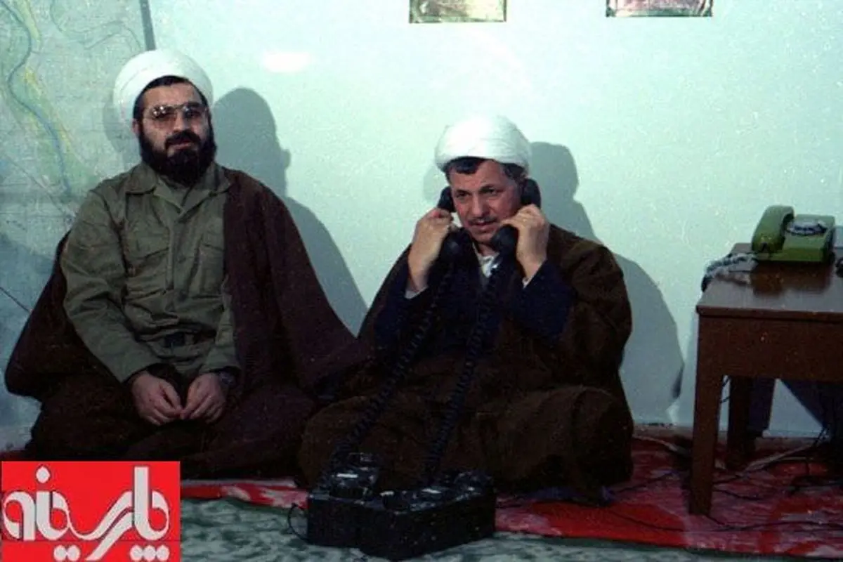 عکس:اکبر هاشمی رفسنجانی و حسن روحانی در قرارگاه خاتم انبیاء/ 1363