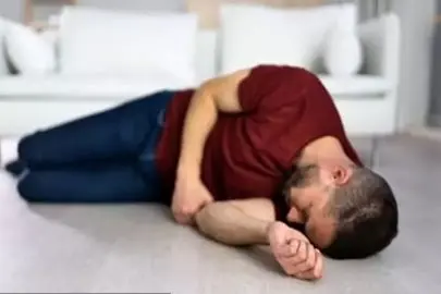 قرار دادن دست در دهان بیمار ممنوع است
