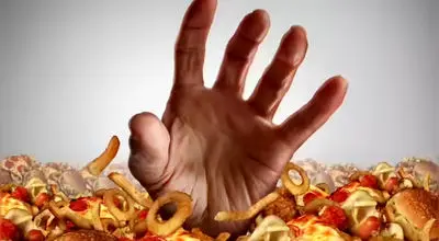 چگونه چرخه پرخوری را با ۵ عادت ساده بشکنیم