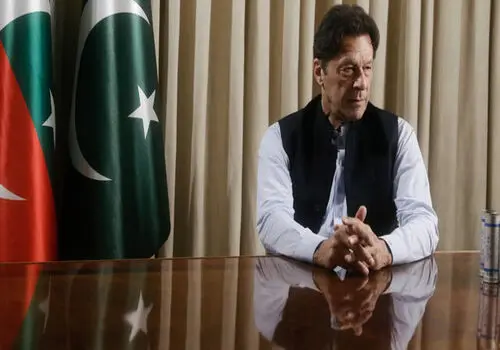 عمران‌خان و همسرش به ۱۷ سال زندان با اعمال شاقه محکوم شدند
