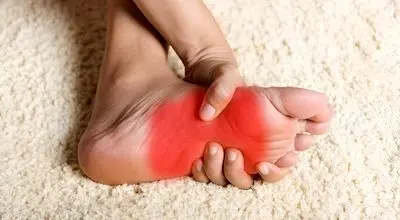 داغ شدن کف پا یعنی به این بیماری‌ها مبتلا هستید
