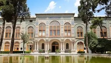 لحظه تماشایی پیدا شدن تکه ای از سر فرشته‌ تخت مرمر در کاخ گلستان + فیلم