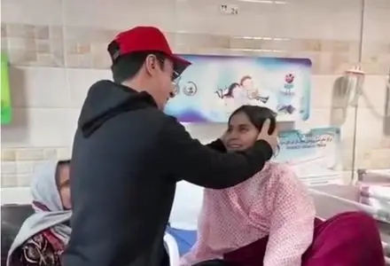 عیادت داریوش فرضیایی از کودکی نابینا/ویدیو 
