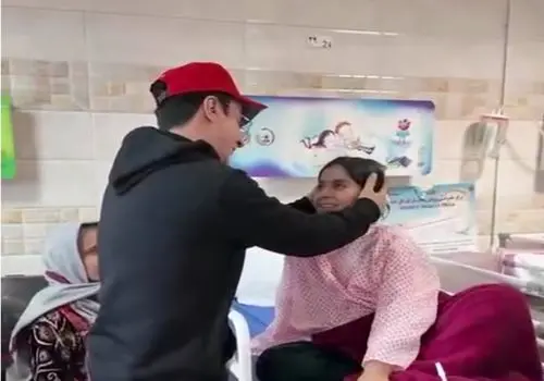 عیادت داریوش فرضیایی از کودکی نابینا/ویدیو 