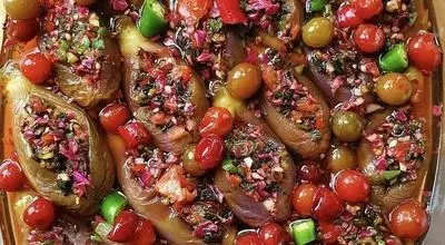 طرز تهیه ترشی بادمجان شکم پر: یک چاشنی اصیل و خوش‌طعم!
