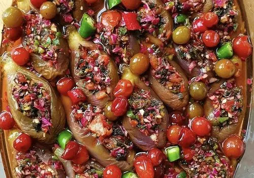 طرز تهیه ترشی بادمجان شکم پر: یک چاشنی اصیل و خوش‌طعم!