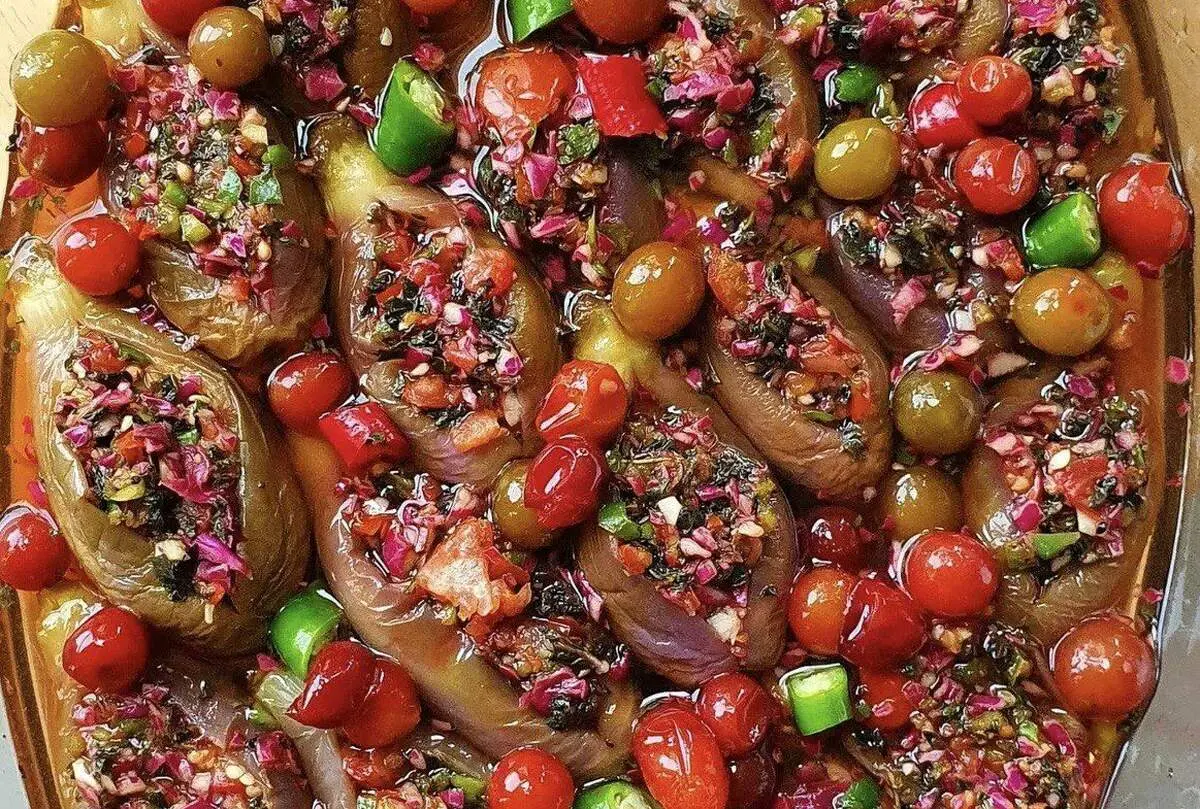 طرز تهیه ترشی بادمجان شکم پر: یک چاشنی اصیل و خوش‌طعم!
