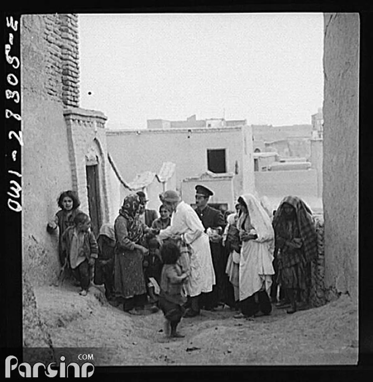 عکس: بازدید همسر سفیر آمریکا از مناطق فقیرنشین تهران